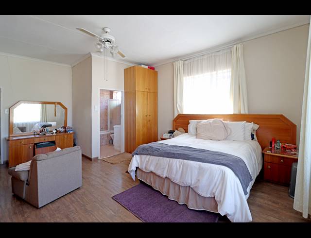 4 BEDROOM HOUSE FOR SALE IN CROSBY